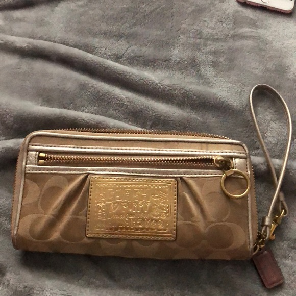 Coach “Poppy” Wristlet - Picture 3 of 7
